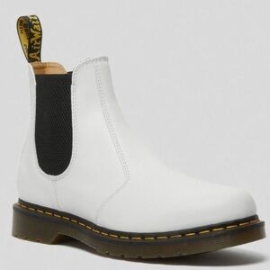 DR. MARTENS WOMEN'S 2976 YELLOW STITCH SMOOTH LEATHER CHELSEA White size 8